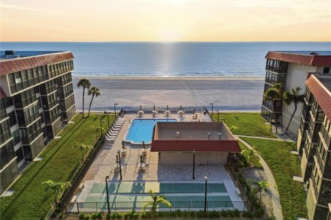 Copropriété à vendre à Redington Shores, Floride: 2 chambres, 102.47 m2 № 2125267 - photo 30