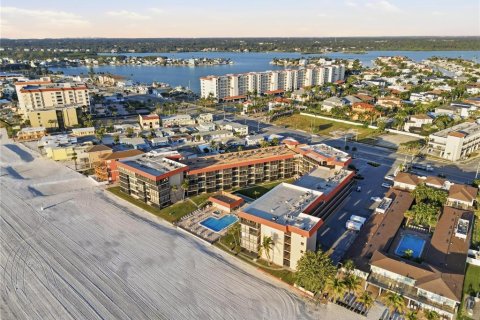 Copropriété à vendre à Redington Shores, Floride: 2 chambres, 102.47 m2 № 2125267 - photo 25