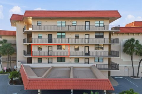 Copropriété à vendre à Redington Shores, Floride: 2 chambres, 102.47 m2 № 2125267 - photo 4