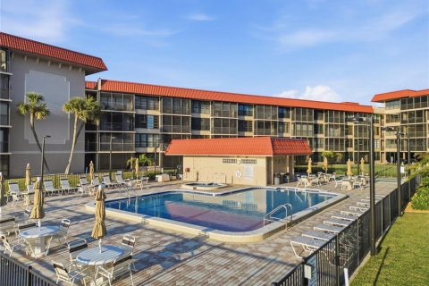 Copropriété à vendre à Redington Shores, Floride: 2 chambres, 102.47 m2 № 2125267 - photo 27