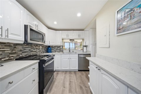 Copropriété à vendre à Redington Shores, Floride: 2 chambres, 102.47 m2 № 2125267 - photo 14