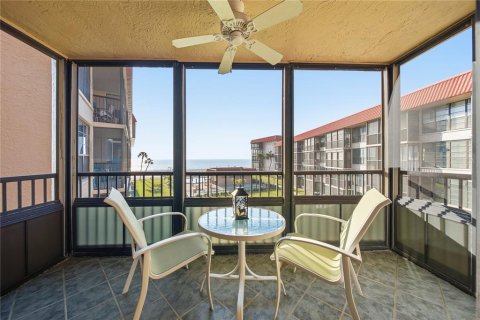 Copropriété à vendre à Redington Shores, Floride: 2 chambres, 102.47 m2 № 2125267 - photo 12