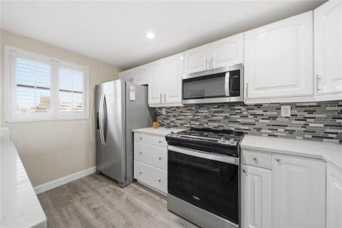 Copropriété à vendre à Redington Shores, Floride: 2 chambres, 102.47 m2 № 2125267 - photo 13