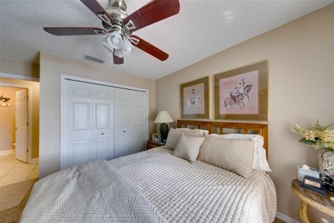 Condo in Palm Harbor, Florida, 3 bedrooms № 2267498 - photo 26