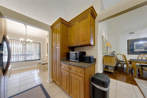 Condo in Palm Harbor, Florida, 3 bedrooms № 2267498 - photo 10