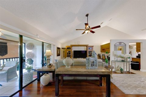 Condo in Palm Harbor, Florida, 3 bedrooms № 2267498 - photo 19