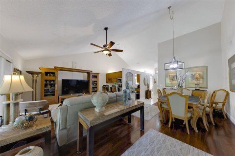 Condo in Palm Harbor, Florida, 3 bedrooms № 2267498 - photo 15