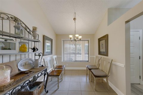 Condo in Palm Harbor, Florida, 3 bedrooms № 2267498 - photo 11