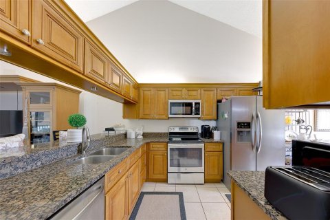 Condo in Palm Harbor, Florida, 3 bedrooms № 2267498 - photo 8