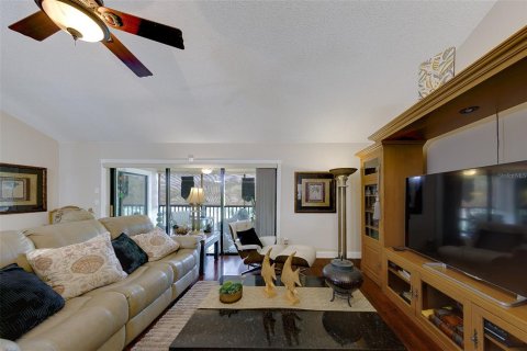Condo in Palm Harbor, Florida, 3 bedrooms № 2267498 - photo 18