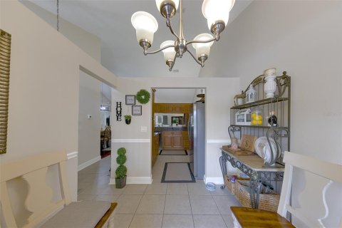 Condo in Palm Harbor, Florida, 3 bedrooms № 2267498 - photo 13