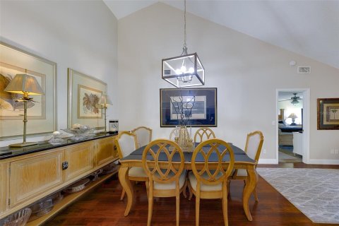 Condo in Palm Harbor, Florida, 3 bedrooms № 2267498 - photo 21