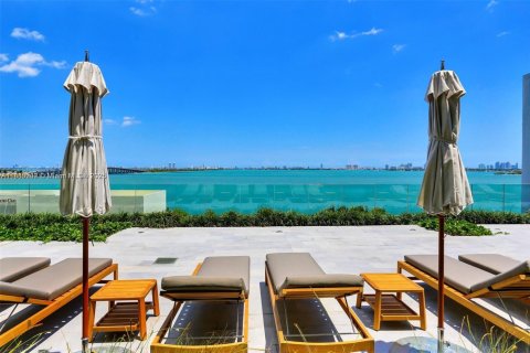 Condo in Miami, Florida, 2 bedrooms  № 1930637 - photo 2
