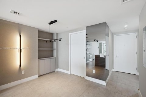 Condo in Miami, Florida, 2 bedrooms  № 1930637 - photo 7