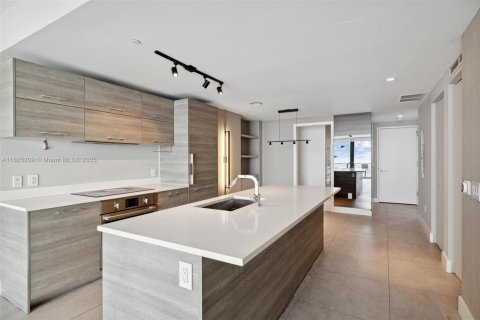 Condo in Miami, Florida, 2 bedrooms  № 1930637 - photo 8