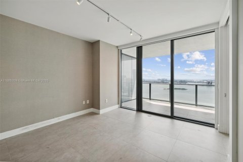 Condo in Miami, Florida, 2 bedrooms  № 1930637 - photo 16