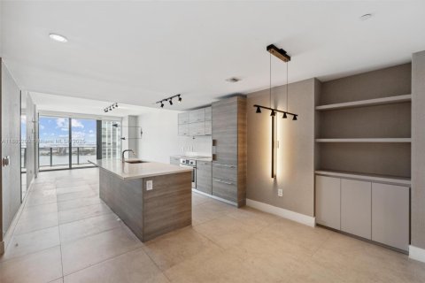 Condo in Miami, Florida, 2 bedrooms  № 1930637 - photo 4