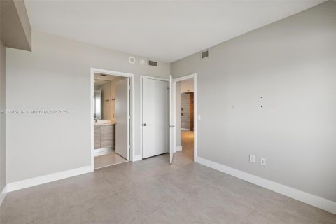 Condo in Miami, Florida, 2 bedrooms  № 1930637 - photo 22