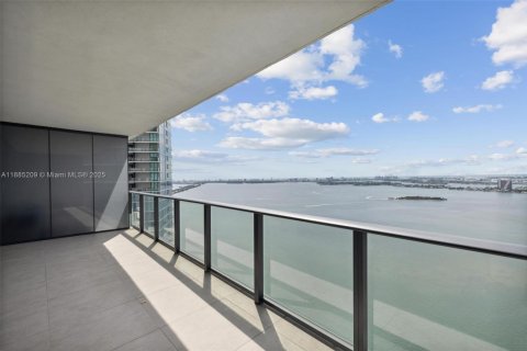 Condo in Miami, Florida, 2 bedrooms  № 1930637 - photo 13