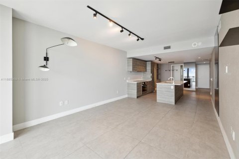 Condo in Miami, Florida, 2 bedrooms  № 1930637 - photo 9