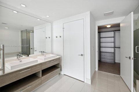 Condo in Miami, Florida, 2 bedrooms  № 1930637 - photo 14