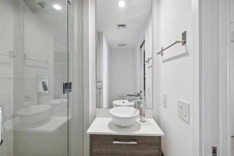 Condo in Miami, Florida, 2 bedrooms  № 1930637 - photo 26