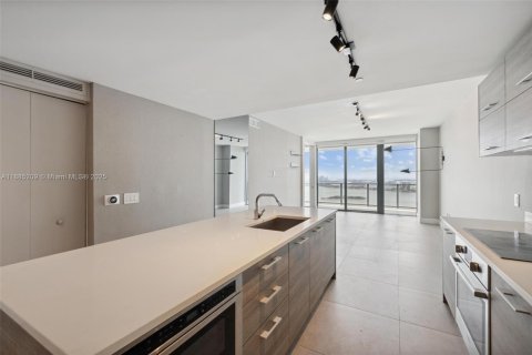 Condo in Miami, Florida, 2 bedrooms  № 1930637 - photo 6