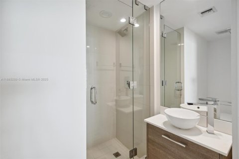 Condo in Miami, Florida, 2 bedrooms  № 1930637 - photo 25