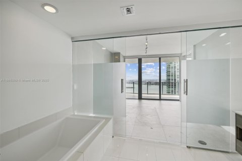 Condo in Miami, Florida, 2 bedrooms  № 1930637 - photo 19