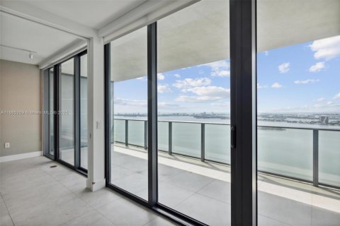 Condo in Miami, Florida, 2 bedrooms  № 1930637 - photo 11