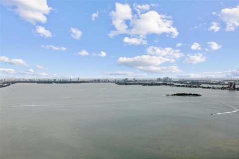 Condo in Miami, Florida, 2 bedrooms  № 1930637 - photo 12