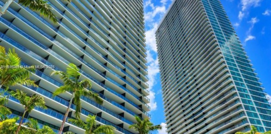 Condo in Miami, Florida, 2 bedrooms № 1930637