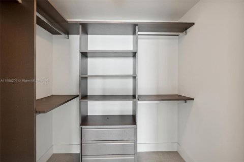 Condo in Miami, Florida, 2 bedrooms  № 1930637 - photo 23