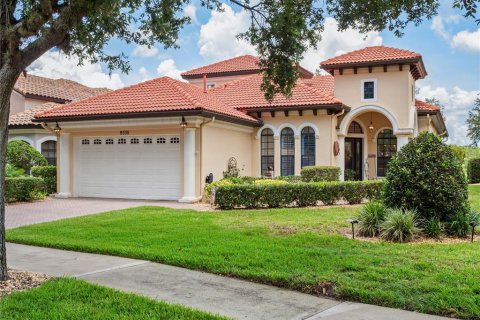 House in Howey-in-the-Hills, Florida 4 bedrooms, 272.95 sq.m. № 1786868 - photo 1