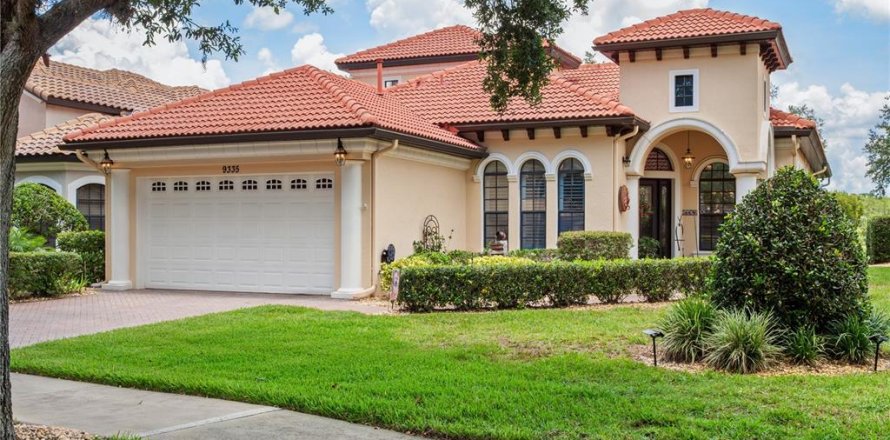 House in Howey-in-the-Hills, Florida 4 bedrooms, 272.95 sq.m. № 1786868
