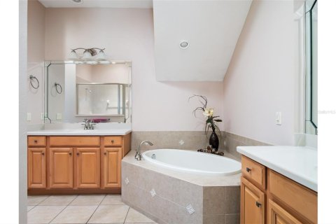 House in Howey-in-the-Hills, Florida 4 bedrooms, 272.95 sq.m. № 1786868 - photo 14