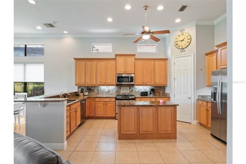House in Howey-in-the-Hills, Florida 4 bedrooms, 272.95 sq.m. № 1786868 - photo 8