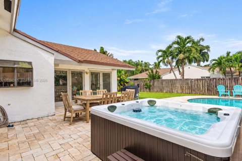 Villa ou maison à vendre à Davie, Floride: 4 chambres, 176.89 m2 № 2384621 - photo 24