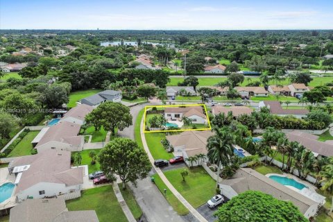 Villa ou maison à vendre à Davie, Floride: 4 chambres, 176.89 m2 № 2384621 - photo 18