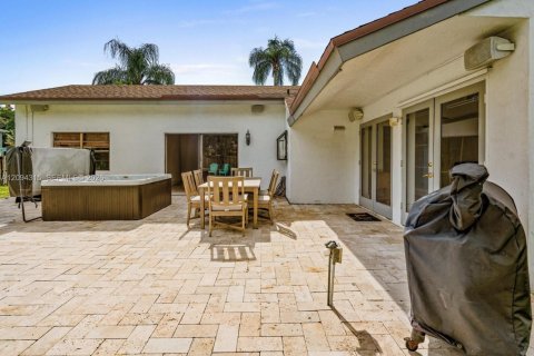 Villa ou maison à vendre à Davie, Floride: 4 chambres, 176.89 m2 № 2384621 - photo 23