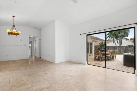 Villa ou maison à vendre à Davie, Floride: 4 chambres, 176.89 m2 № 2384621 - photo 28