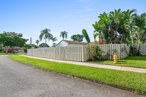 Villa ou maison à vendre à Davie, Floride: 4 chambres, 176.89 m2 № 2384621 - photo 5