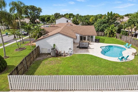 Villa ou maison à vendre à Davie, Floride: 4 chambres, 176.89 m2 № 2384621 - photo 21