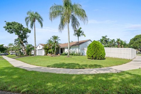 Villa ou maison à vendre à Davie, Floride: 4 chambres, 176.89 m2 № 2384621 - photo 4