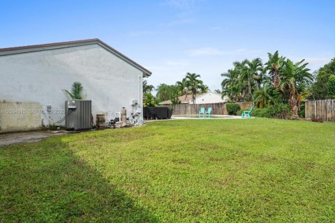 Villa ou maison à vendre à Davie, Floride: 4 chambres, 176.89 m2 № 2384621 - photo 12