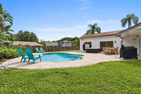 Villa ou maison à vendre à Davie, Floride: 4 chambres, 176.89 m2 № 2384621 - photo 13
