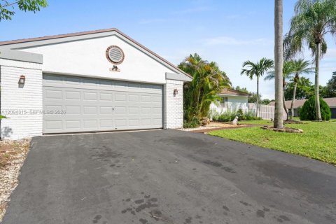Villa ou maison à vendre à Davie, Floride: 4 chambres, 176.89 m2 № 2384621 - photo 8
