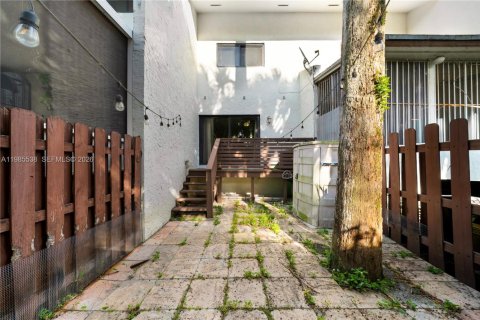 Touwnhouse à vendre à Miami, Floride: 2 chambres, 92.9 m2 № 2255039 - photo 18