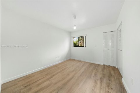 Touwnhouse à vendre à Miami, Floride: 2 chambres, 92.9 m2 № 2255039 - photo 13