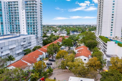 Touwnhouse à vendre à Miami, Floride: 2 chambres, 92.9 m2 № 2255039 - photo 5